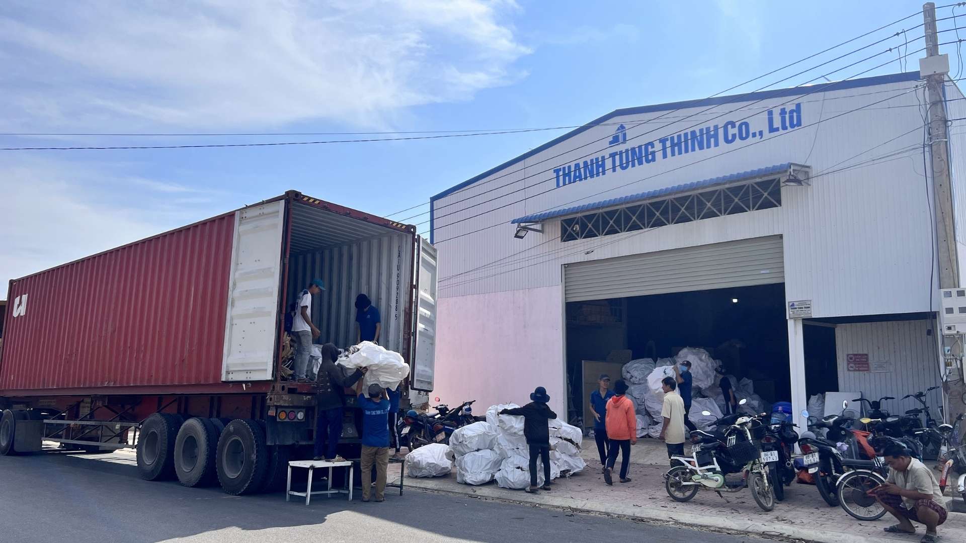 A full view of Thanh Tùng Thịnh’s wooden product manufacturing facility in Vietnam