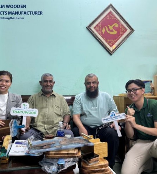 Customers visit office of Thanh Tung Thinh Manufacturer