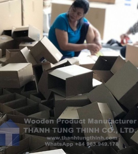 Natural Wooden Housewares Packing Procedure at Our Factory