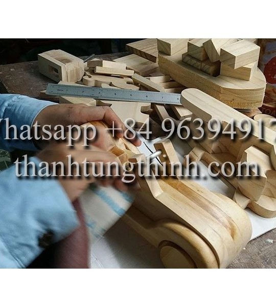 Our Wooden Toys be Processed by Skillful Craftmans at our Manufacture Factory.