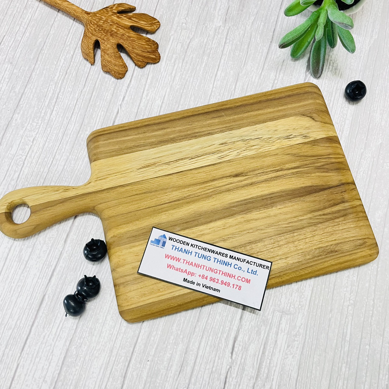 Rectangle Wooden Cutting Board With Handle For Cutting Fruits