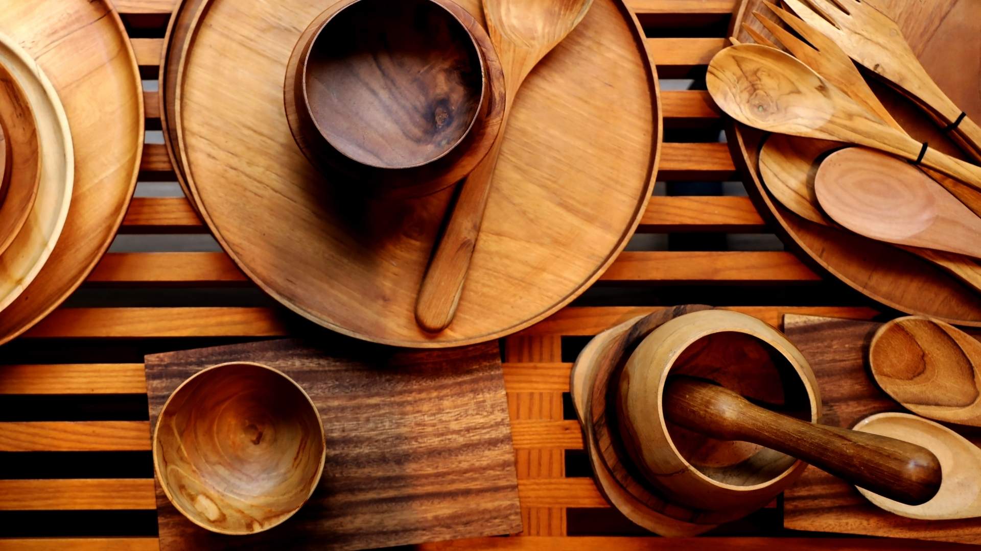 wooden-kitchenware-display