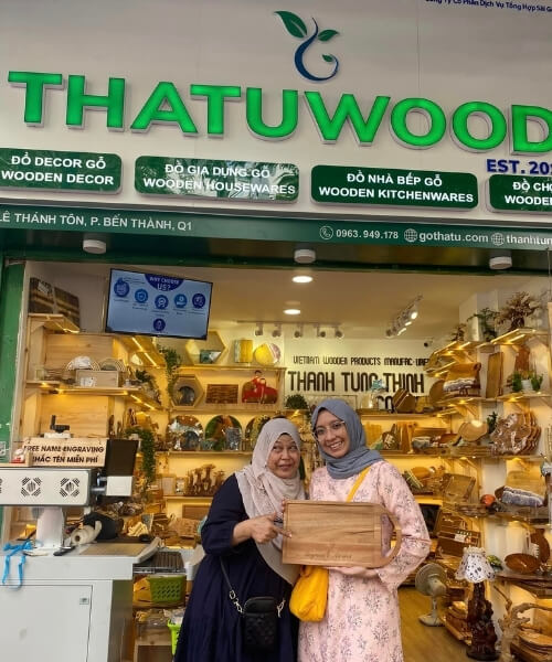 Customers visiting Thanh Tung Thinh showroom 22