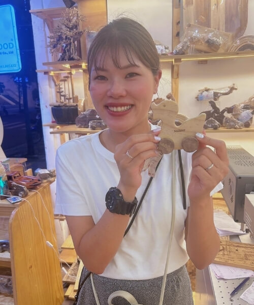 Customers visiting Thanh Tung Thinh showroom 61