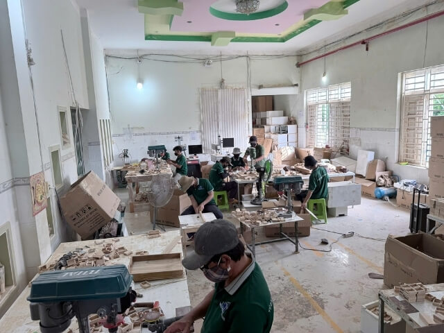 Workers operating at Thanh Tung Thinh factory 03