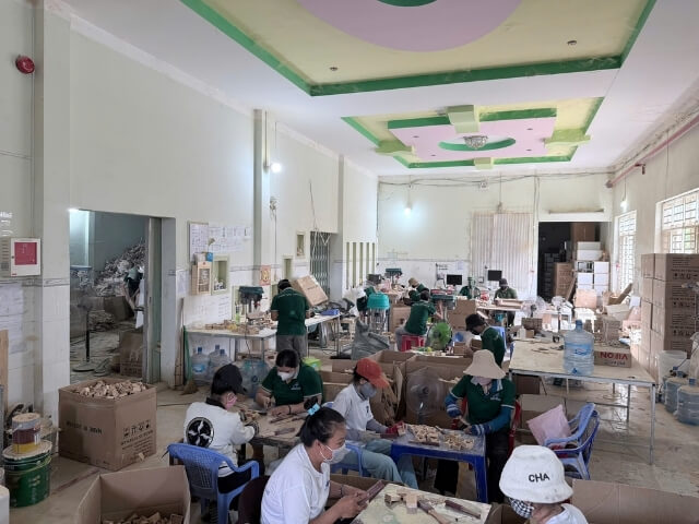 Workers operating at Thanh Tung Thinh factory 04