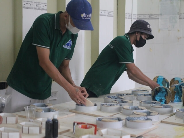 Workers operating at Thanh Tung Thinh factory 20