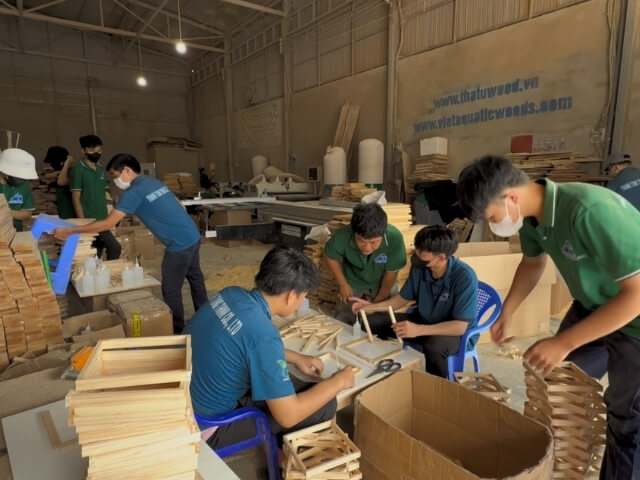Workers operating at Thanh Tung Thinh factory 26