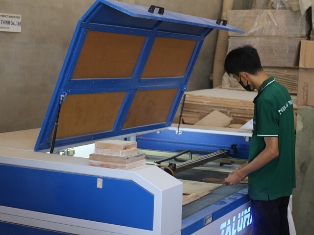 Workers operating at Thanh Tung Thinh factory 49