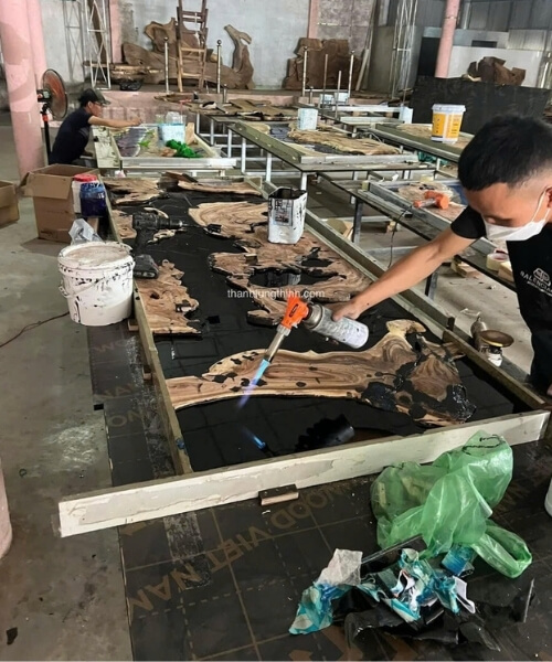 Workers operating at Thanh Tung Thinh factory 66