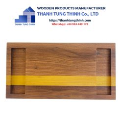 Cutting Board with Yellow Grain and Convenient Handle
