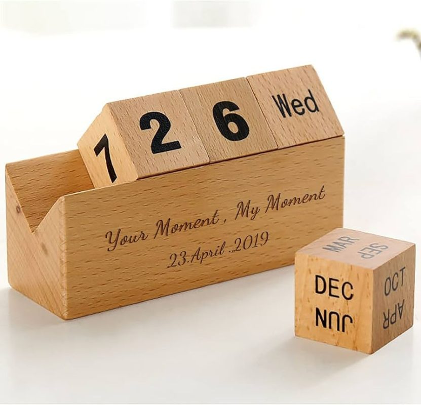 Personalized wooden desk calendar