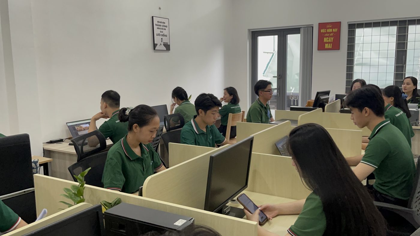 thanh-tung-thinh-provides-helpful-customer-service
