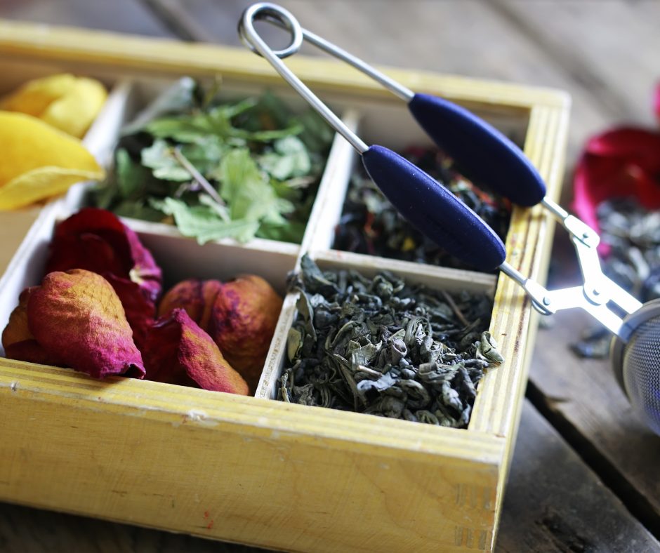 Considering carefully before choosing a wholesale supplier of wooden tea boxes