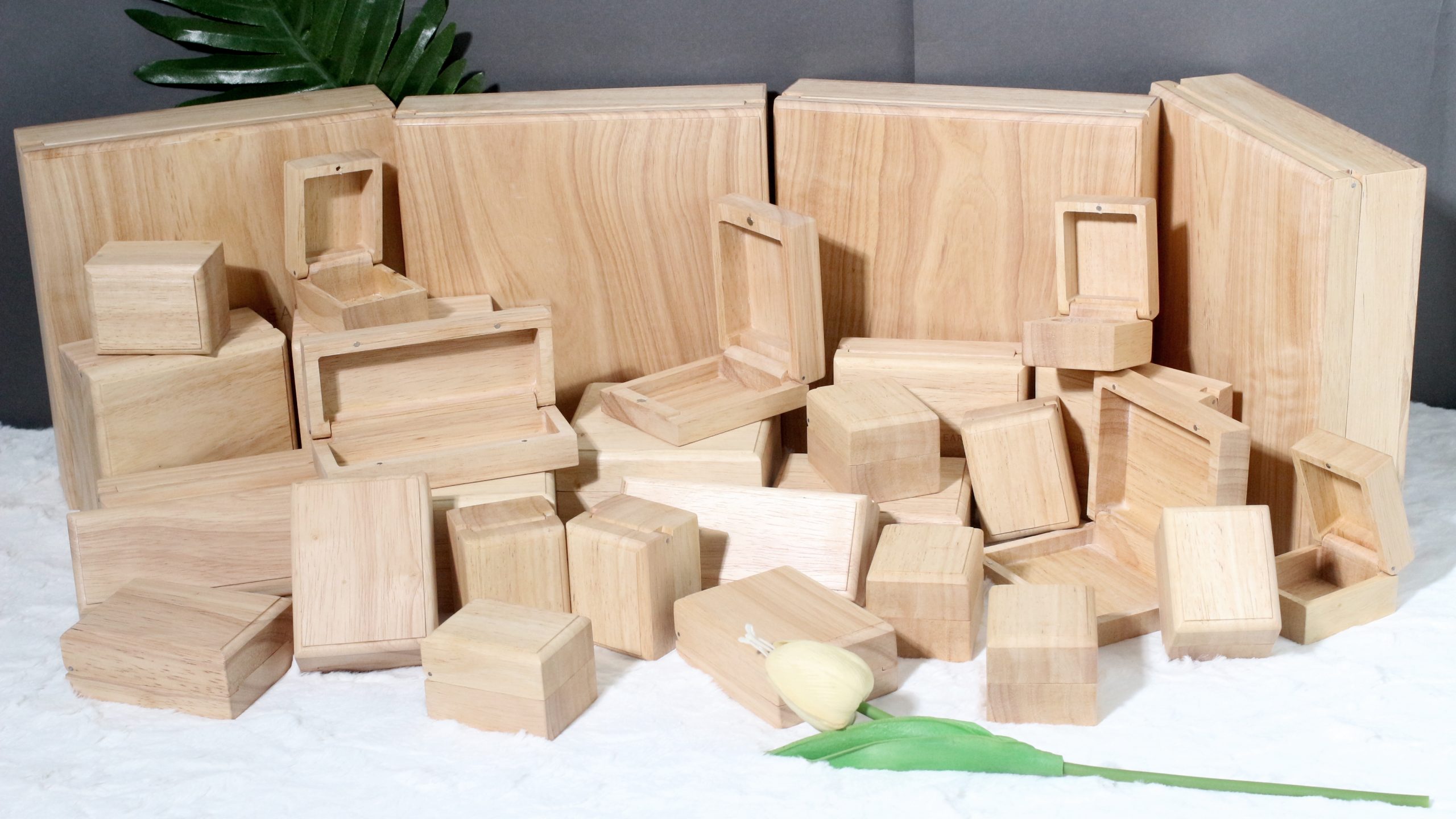 Wooden jewelry box