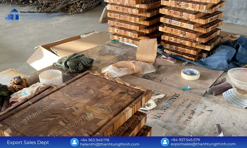 Bulk Wholesale Teak Charcuterie Boards with Elegant Handle Designs