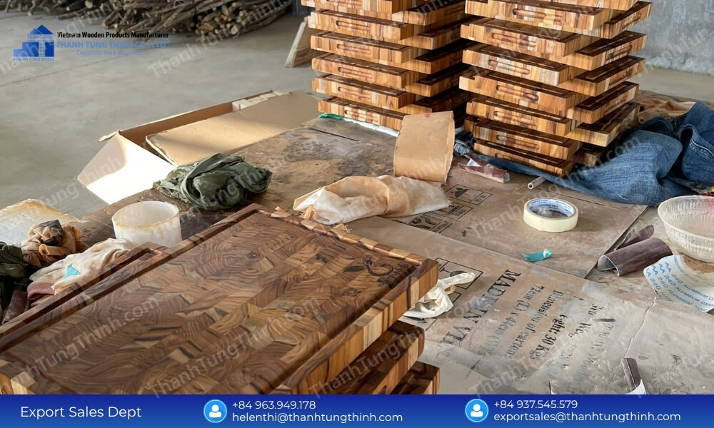 Food-Safe Acacia Wood Serving Boards for Restaurants: Non-Toxic