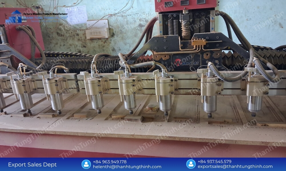Synchronized multi spindle CNC router milling timber to eliminate human error in wooden plates contract manufacturing