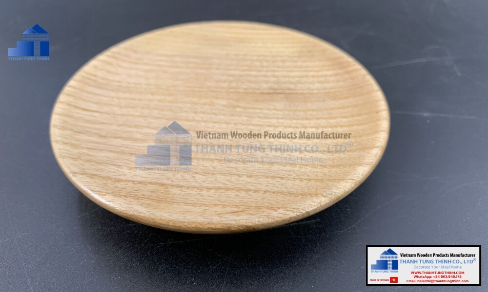 A premium food safe wooden plate with beautiful natural grain finishes produced by a bulk wooden plates factory