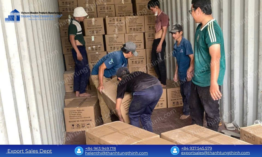 ThanhTungThinh factory staff managing production, supporting flexible wooden bowl MOQ for all clients