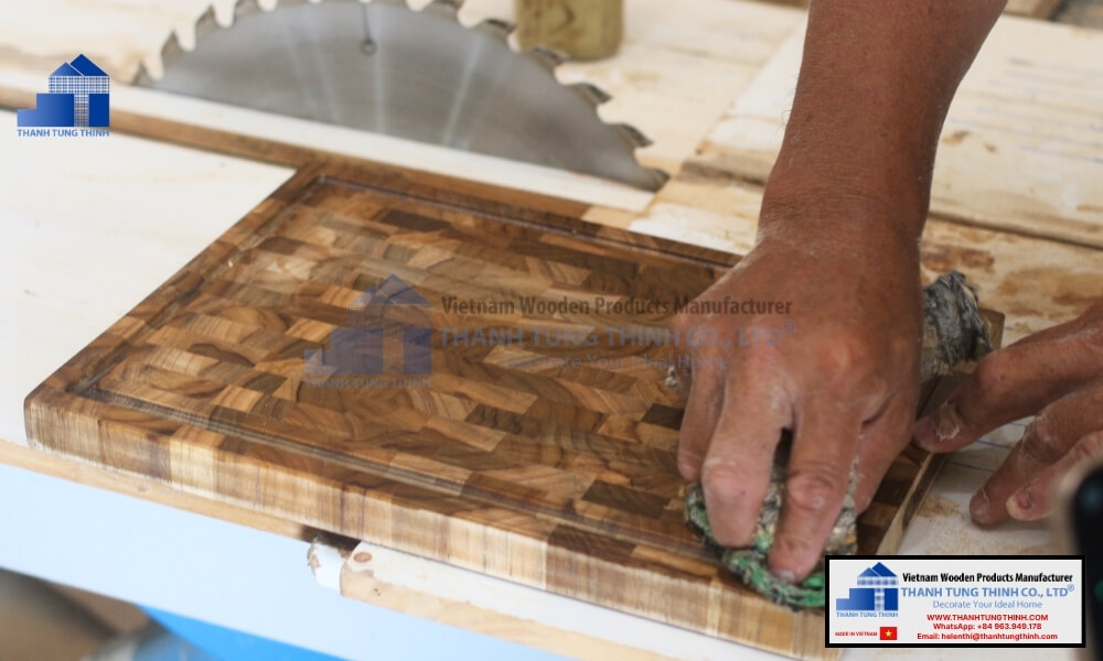  Flattening an End Grain Board