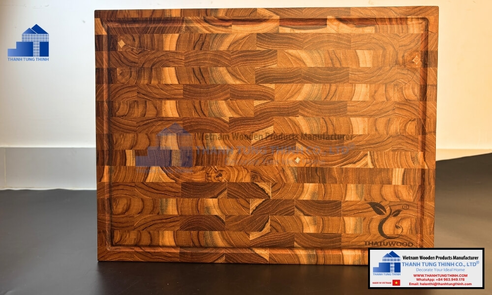 Premium end grain surface of an edge grain vs end grain cutting board