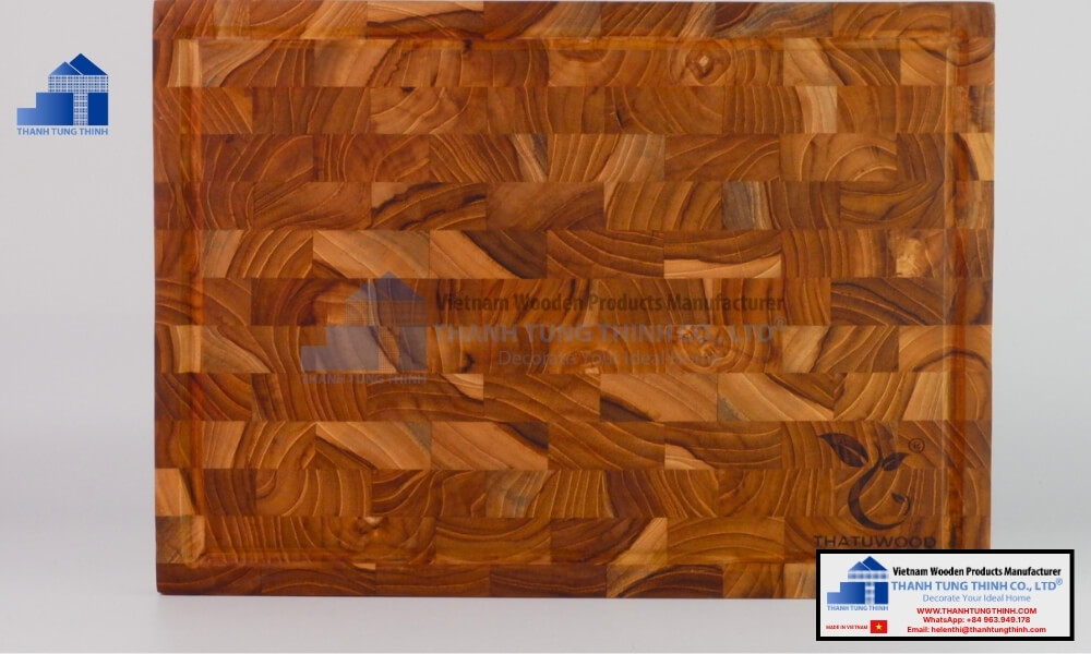 Checkerboard design of an edge grain vs end grain cutting board