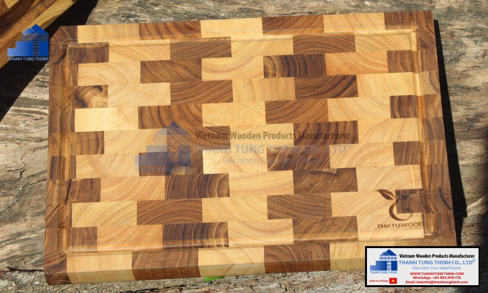 Natural wood texture of an edge grain vs end grain cutting board